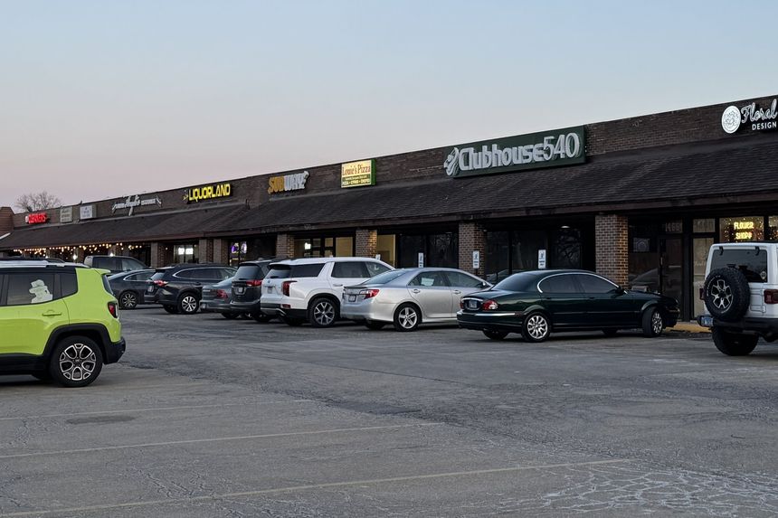 Huntington Shopping Center, photo 2